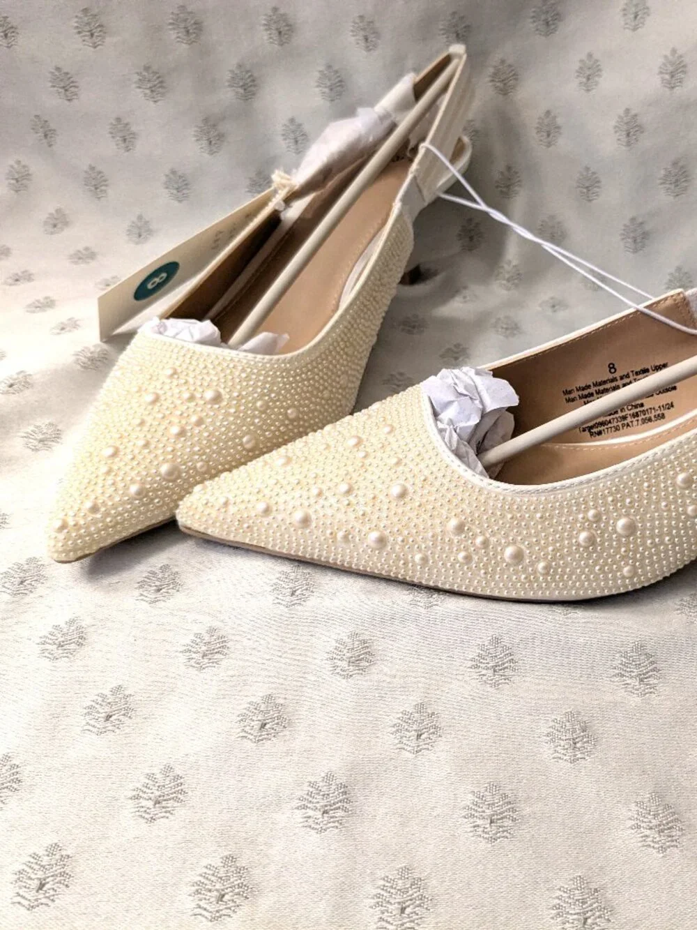 New Women's Size 8 Pearlized ShoesWith 1